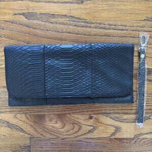 DEENA & OZZY Black Clutch “crocodile leather” Style